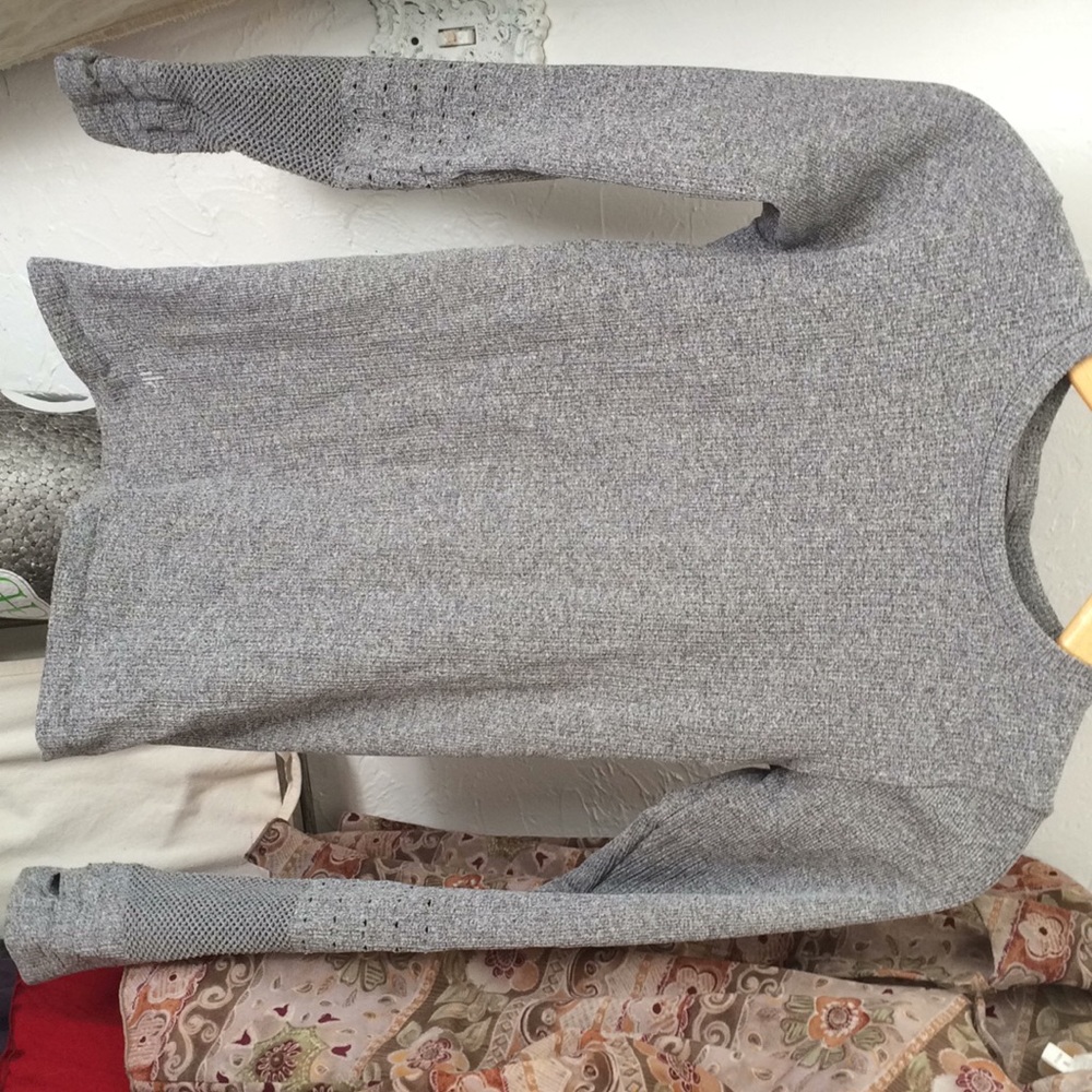 Alo Yoga long sleeve top